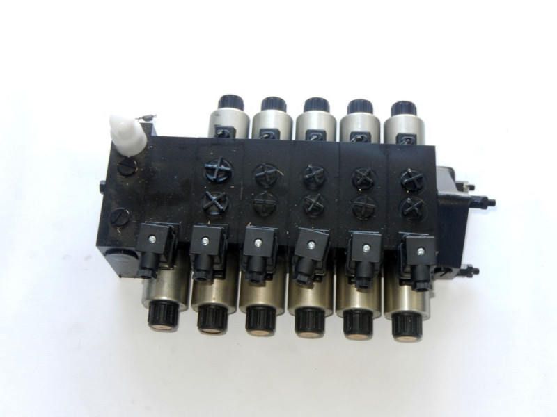 Гидрораспределитель 24В — 1