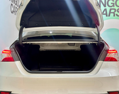 Toyota Camry 2.5 AT (200 л.с.) 2021