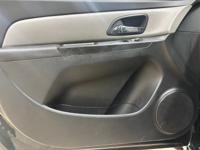 Chevrolet Cruze 1.6 MT (109 л.с.) 2012