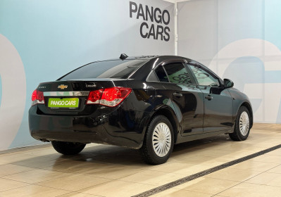 Chevrolet Cruze 1.6 MT (109 л.с.) 2012