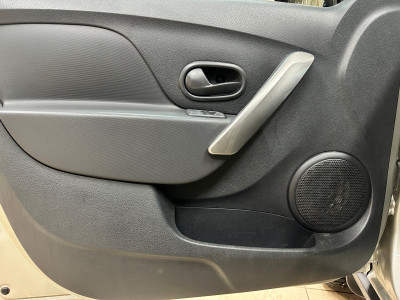 Renault Sandero Stepway Stepway 1.6 MT (82 л.с.) 2018