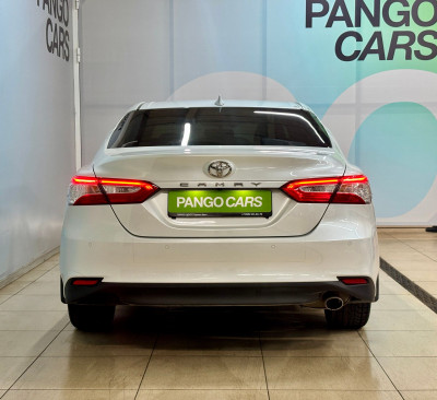 Toyota Camry 2.5 AT (200 л.с.) 2021