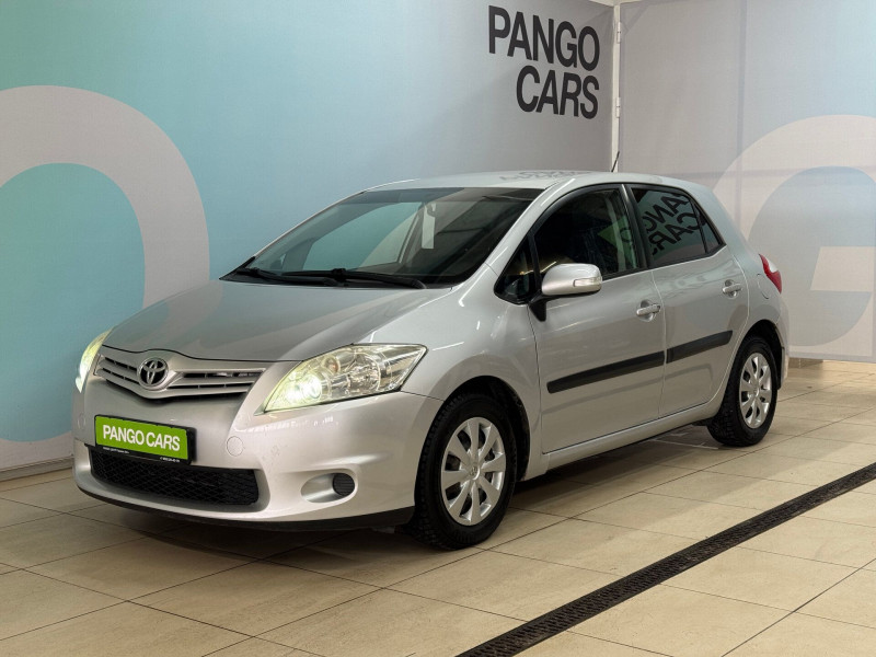 Toyota Auris 1.4d MT (90 л.с.) 2010 — 1